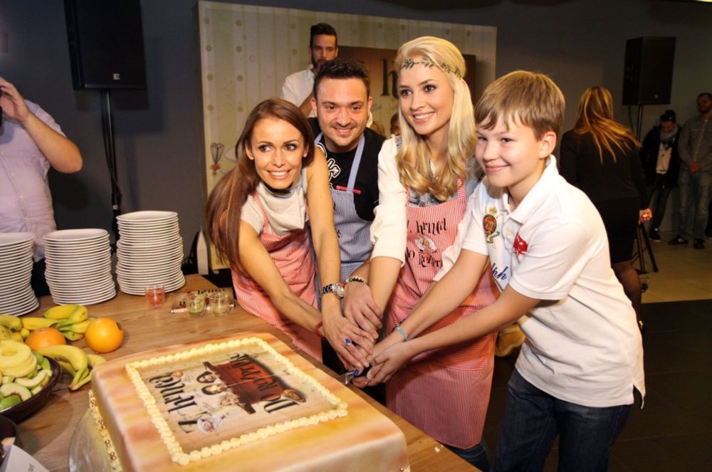 Autori knihy Z hrnca do rozprávky - Robo Papp,...