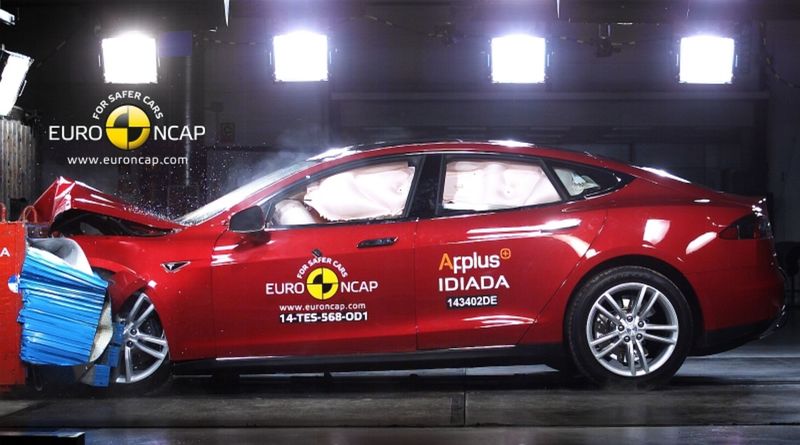 Tesla Model S síce zvládla päť hviezdičiek, ale...