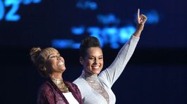 Emeli Sande (vľavo) a Alicia Keys 
