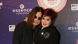 Manželia Ozzy a Sharon Osbourneovci.