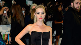 Herečka Brianne Howey.