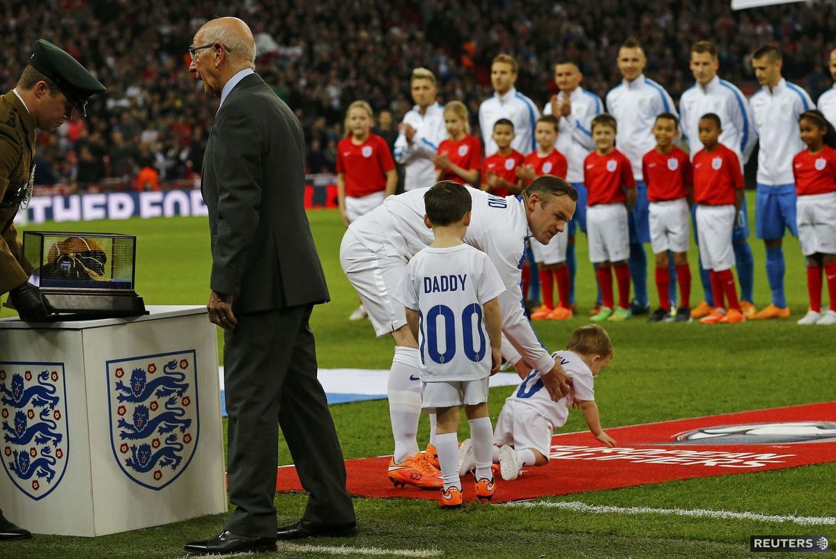 Wayne Rooney so svojimi synmi Klayom (vpravo) a...