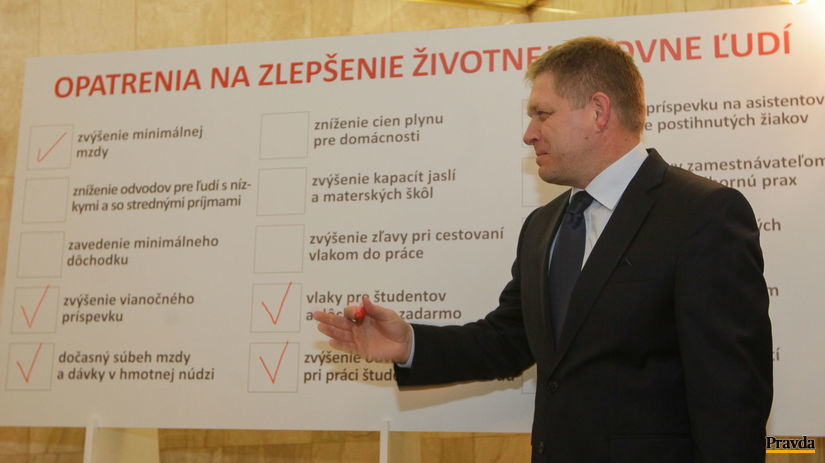 Premiér Robert Fico na tlačovej konferencii.