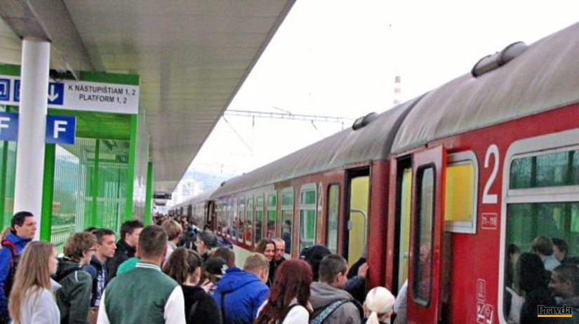 vlak, cestujúci, Trenčín