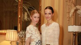 Modelky v šatách ateliéru Alfredo Villaalba. 