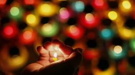 Ravasz a Žitňanská vyzývajú na symbolické zapálenie sviečky za obete rómskeho holokaustu