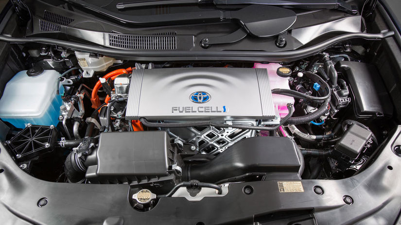 Mirai poháňať predný elektromotor s výkonom 113...