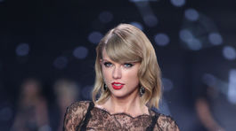 Hlavnou hudobnou hviezdou večera bola speváčka Taylor Swift. Tiež veľmi sexi nahodená. 