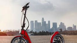 Mini Citysurfer: 'Rolls-Royce' medzi kolobežkami jazdí na elektrinu