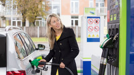 Rok lacného tankovania potrvá aj po dovolenkách