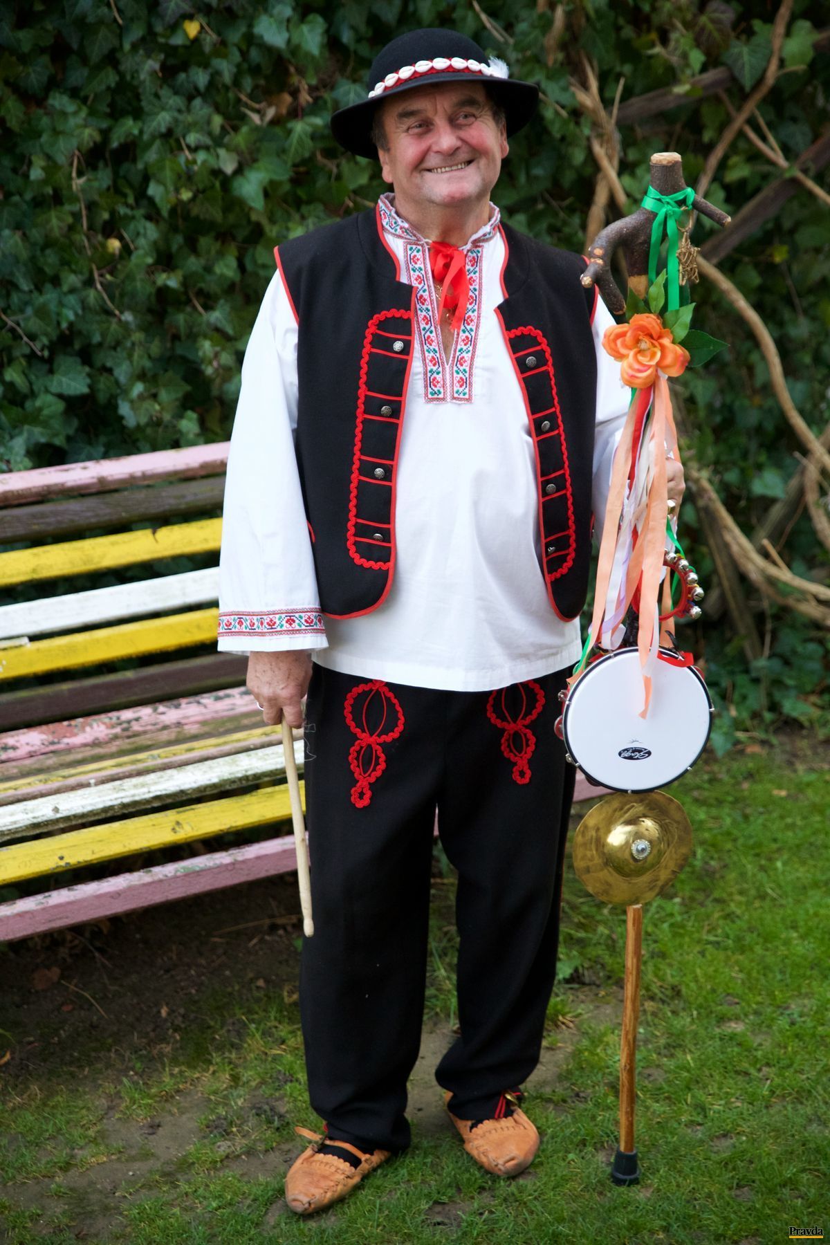 Pavol Čertík šíri folklór a dobrú náladu medzi...