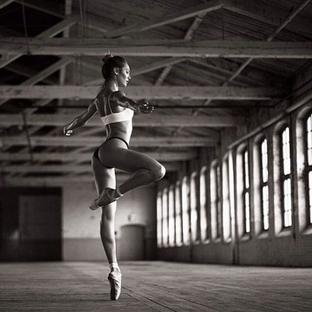 Topmodelka Candice Swanepoel sa nadchla pre balet.