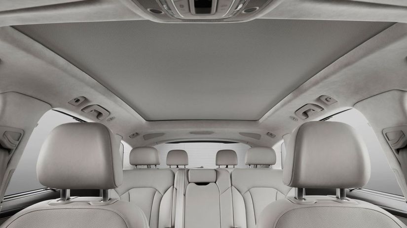 Zadný rad elektricky ovládaných a sklopných...