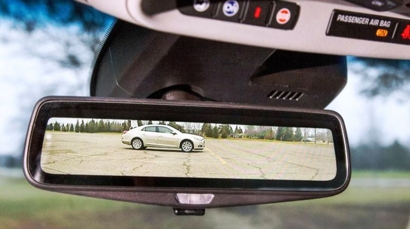 Cadillac - digitálne spätné zrkadlo
