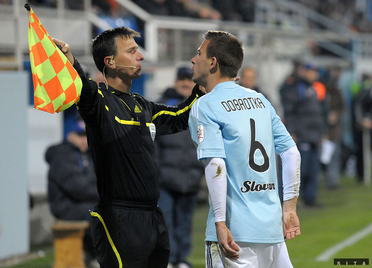 Martin Dobrotka v belasom drese.