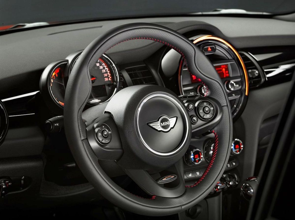 Interiér je prešpikovaný športovými doplnkami...