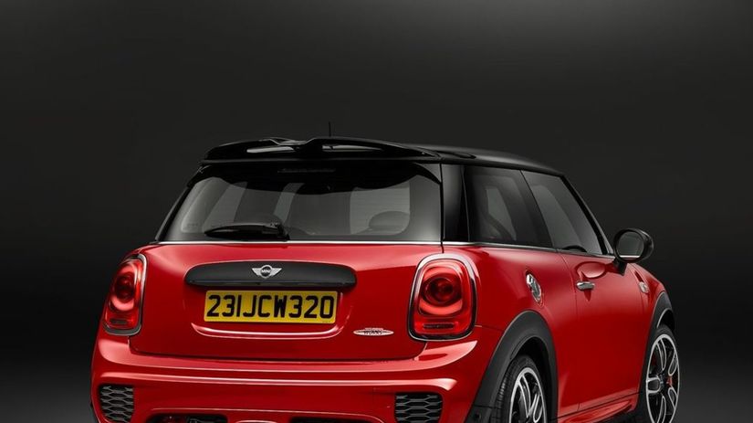 Minimálne 17-palcové disky kolies ukrývajú...