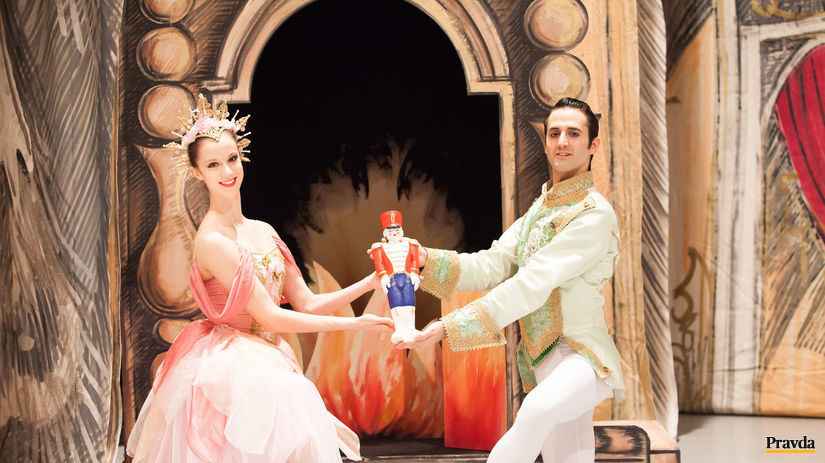 Blanka a Thomas s bábkou Luskáčika.