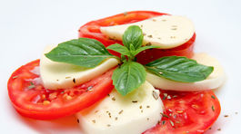 Paradajkovo-mozarellový šalát - prečo je taký zdravý? 