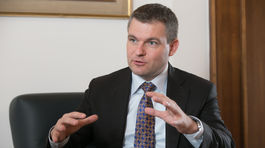 Učitelia by mali požiadavky adresovať starostom, tvrdí Pellegrini