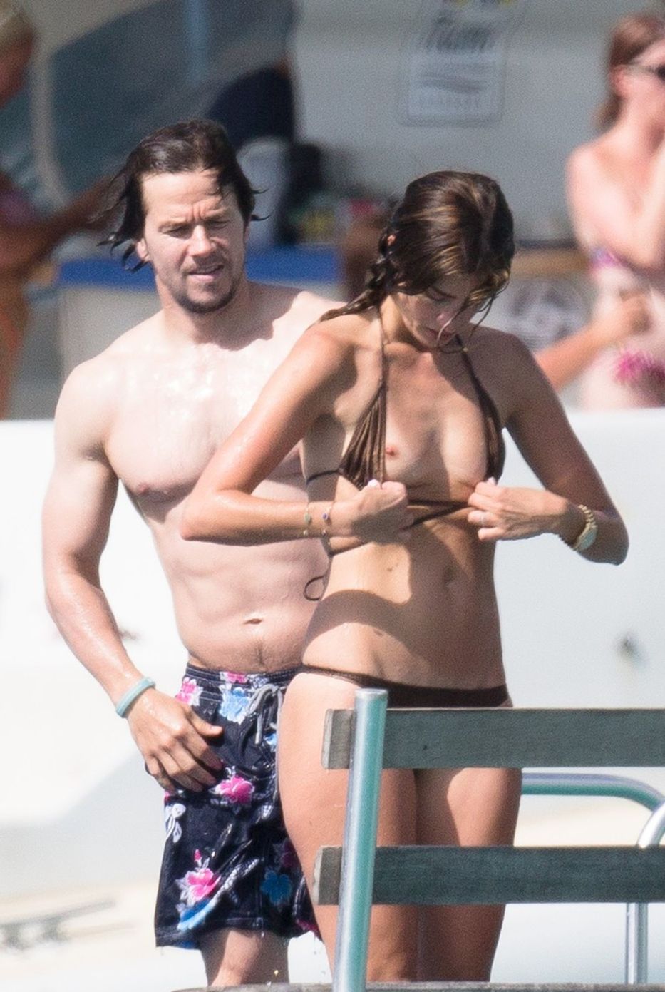 Rhea Durham si neustrážila plavky.