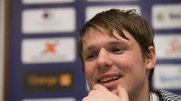 Bronz venujem mame, trofeje otcovi, vraví nový hokejový hrdina