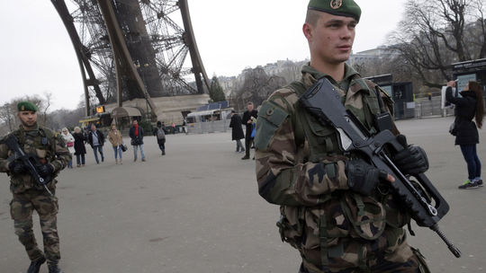 Vo Francúzsku pobodali vojaka hliadkujúceho pred olympiádou