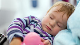 5 tipov, ako nalákať dieťa na poobedňajší spánok