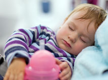 Deti, ktoré dostatočne spia, pred chrípkou...