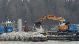 Starý most: Nádej stihnúť termín zhasína