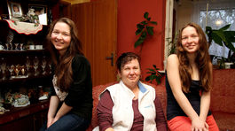 Siamské dvojčatá vyrástli na šikovné tínedžerky a plánujú si život