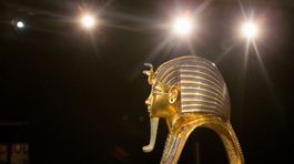 Tutanchamónovej maske pri neopatrnom čistení odpadla brada