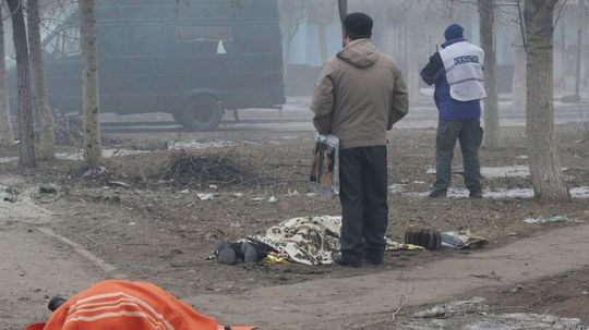 Boje v Mariupole si vyžiadali civilné obete,...