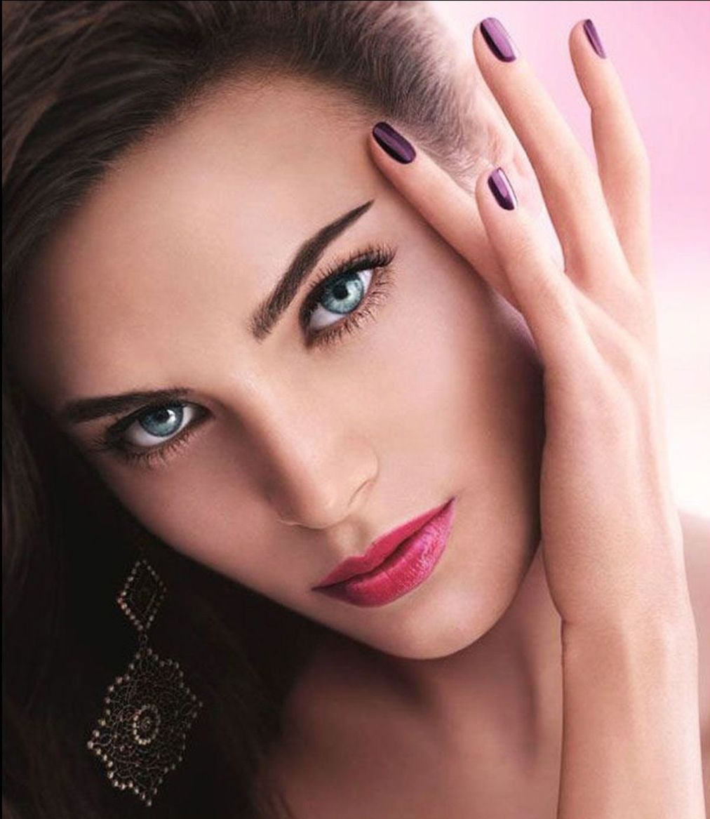 V kolekcii make-upu na jar a leto 2015 od...