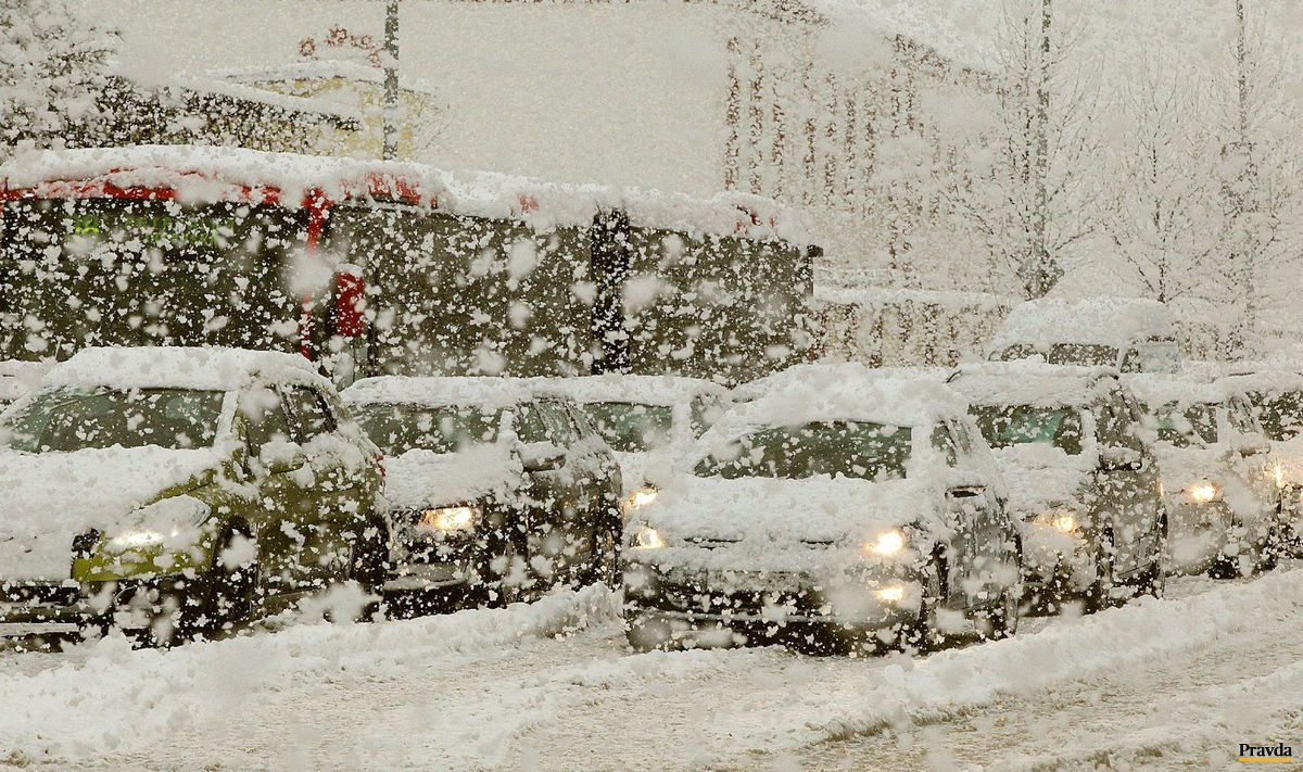 sneh, zima, mráz, kalamita, sneženie, ľad, počasie, vločky, Bratislava, kolaps, doprava