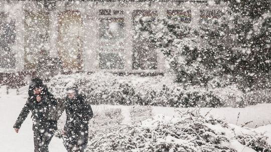 Slovensko sa v piatok ocitlo pod snehom.