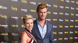 Scarlett Johansson a Chris Hemsworth