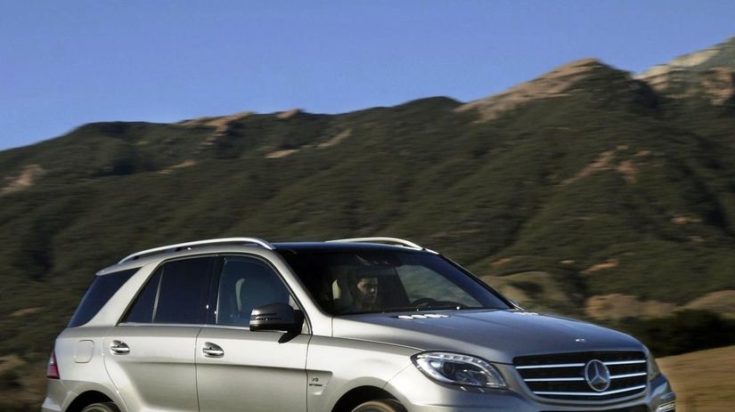Stará generácia Mercedesu-Benz ML robí v...