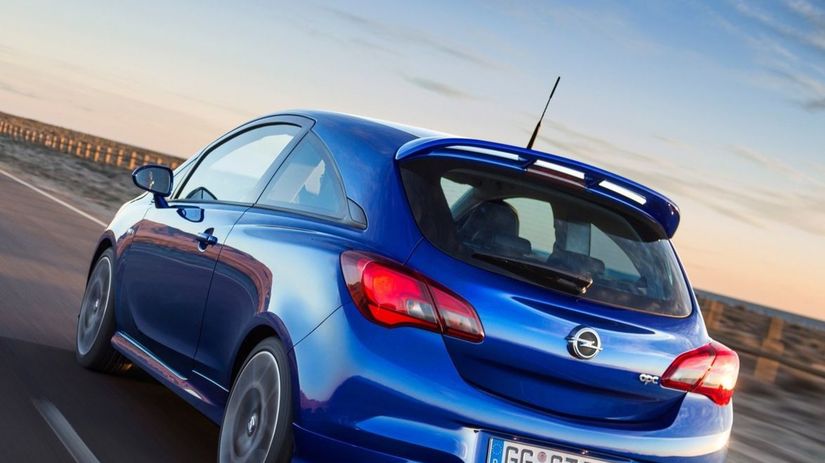 Zadné prítlačné krídlo dodáva Opel v dvoch...