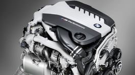 BMW chystá diesel so štyrmi turbami. Mercedesu nič nedaruje