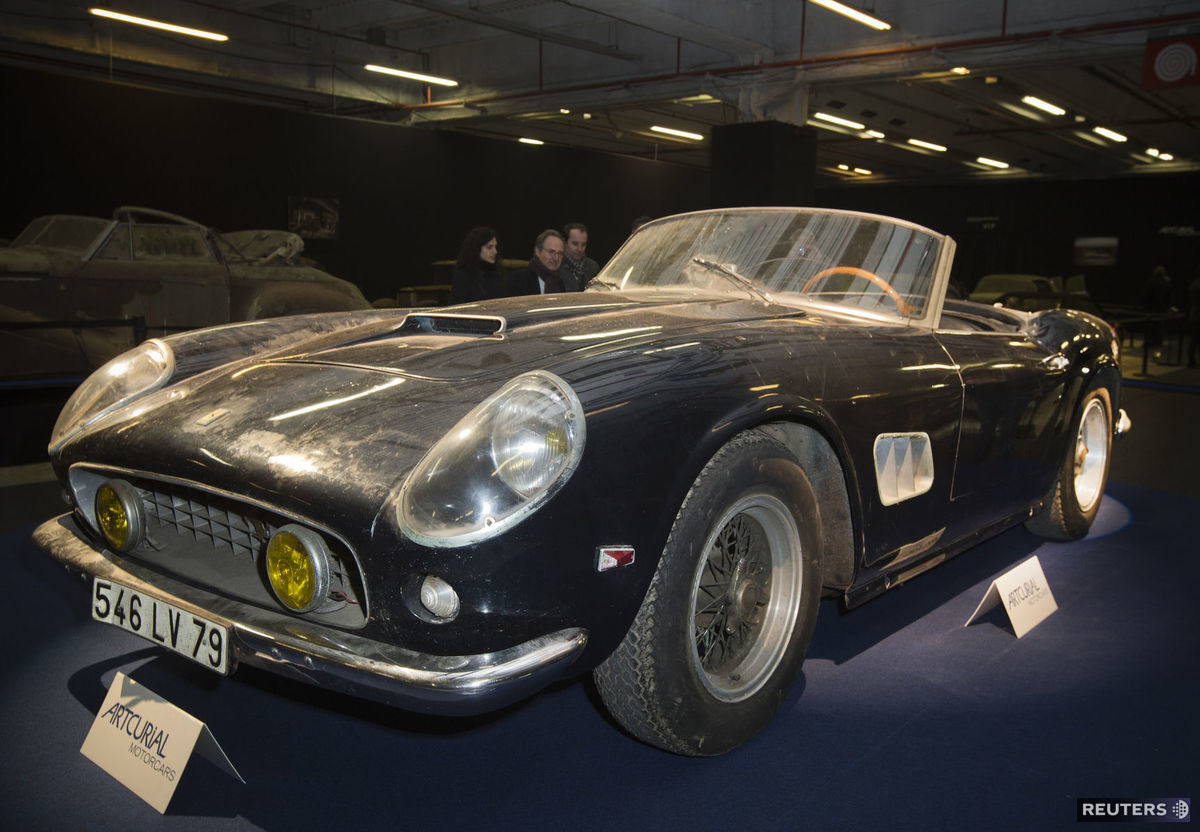 Ferrari 250 GT California vydražili za 14,2...