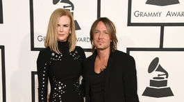 Herečka Nicole Kidman (v šatách od Thierryho Muglera) a jej manžel Keith Urban.