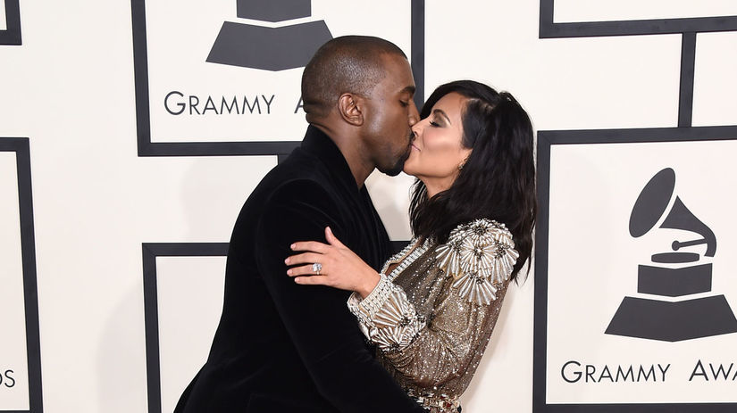 Raper Kanye West bozkáva svoju manželku Kim...