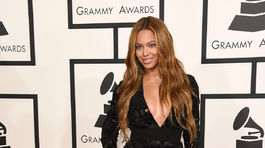 Speváčka Beyoncé dorazila na ceny Grammy v kreácii od Proenza Schouler. 