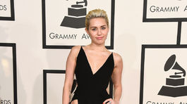 Speváčka Miley Cyrus v šatách z kolekcie Alexandre Vauthier Couture.