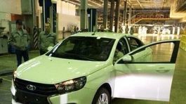 Lada Vesta: AutoVaz štartuje výrobu. Z linky unikli fotografie