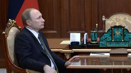 Putin by mohol vyhlásiť predčasné voľby, naznačil jeho spojenec