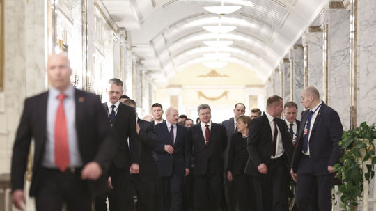 Politici prichádzajú na rokovanie o ukrajinskej...