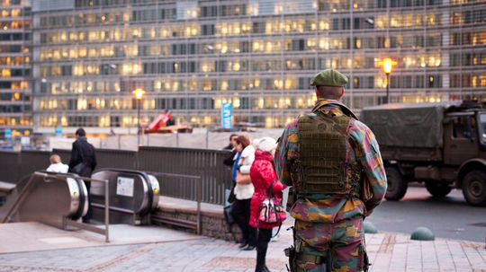 Belgicko stiahne vojakov z ulíc, strážiť strategické budovy budú aj naďalej