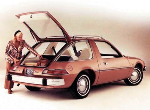 Výklopné veko sa otváralo aj so zadným oknom,...